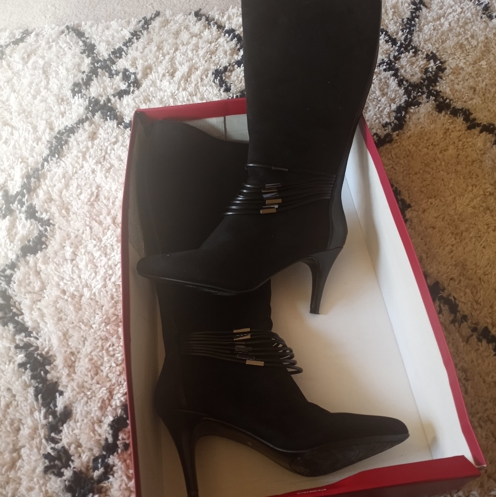 IMPO black faux suede 4" boot.